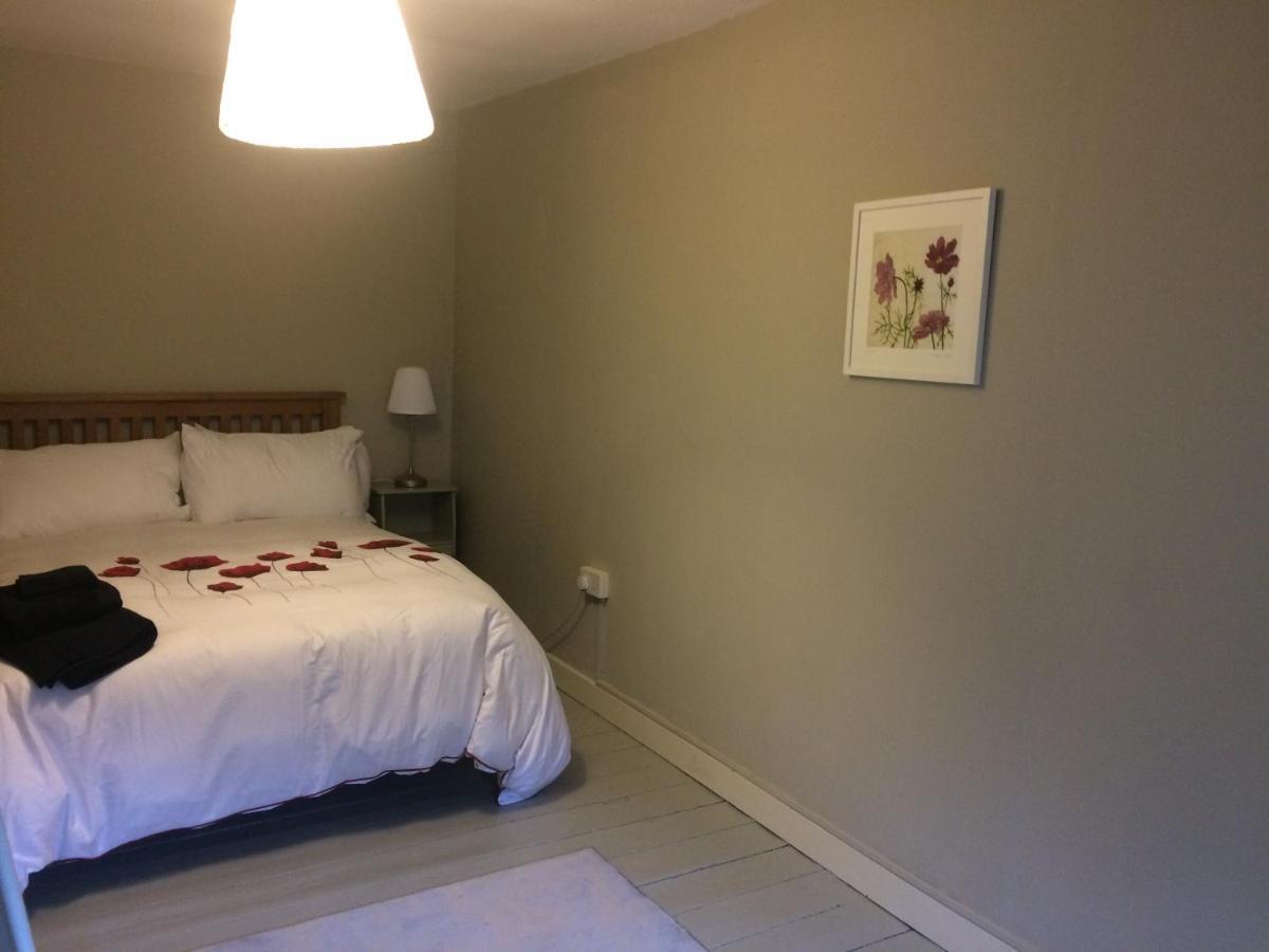 The Groom'S Cottage Navan Room photo